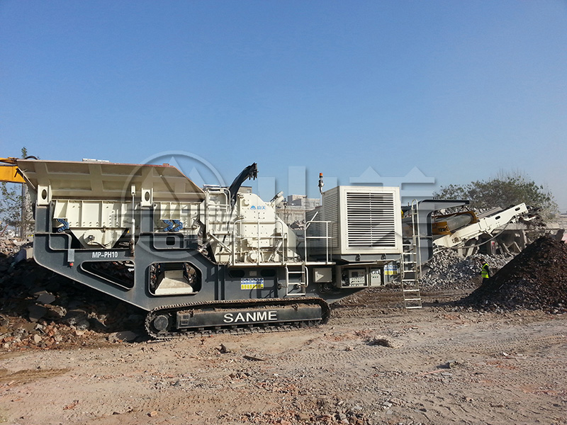 與傳統(tǒng)的固定式破碎機相比，移動破碎站有哪些特點？