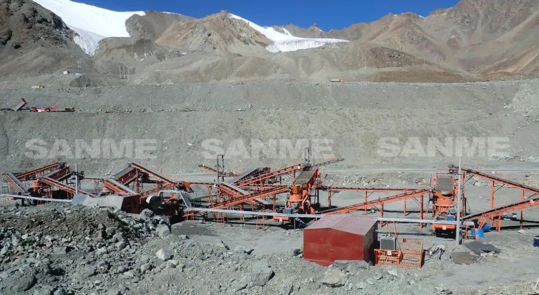 時(shí)產(chǎn)值近600萬！山美移動(dòng)式破碎篩分一體站助力江蘇高碳鉻鐵礦破碎項(xiàng)目建設(shè)