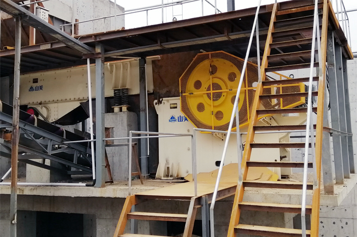 顎式破碎機——現(xiàn)代化工程建設(shè)不可或缺的設(shè)備