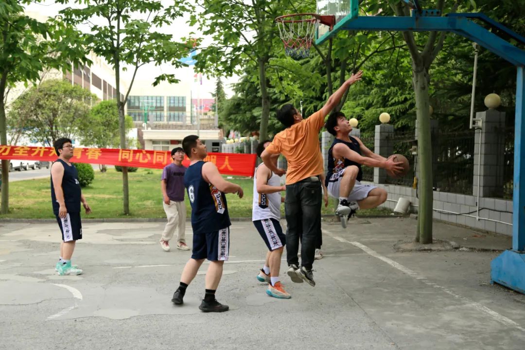 上海山美股份2025春季運(yùn)動會火熱啟幕！拔河、籃球預(yù)賽燃情開戰(zhàn)