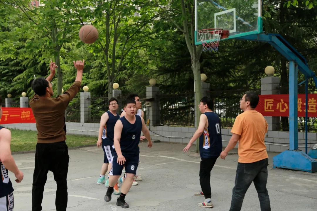 上海山美股份2025春季運(yùn)動會火熱啟幕！拔河、籃球預(yù)賽燃情開戰(zhàn)